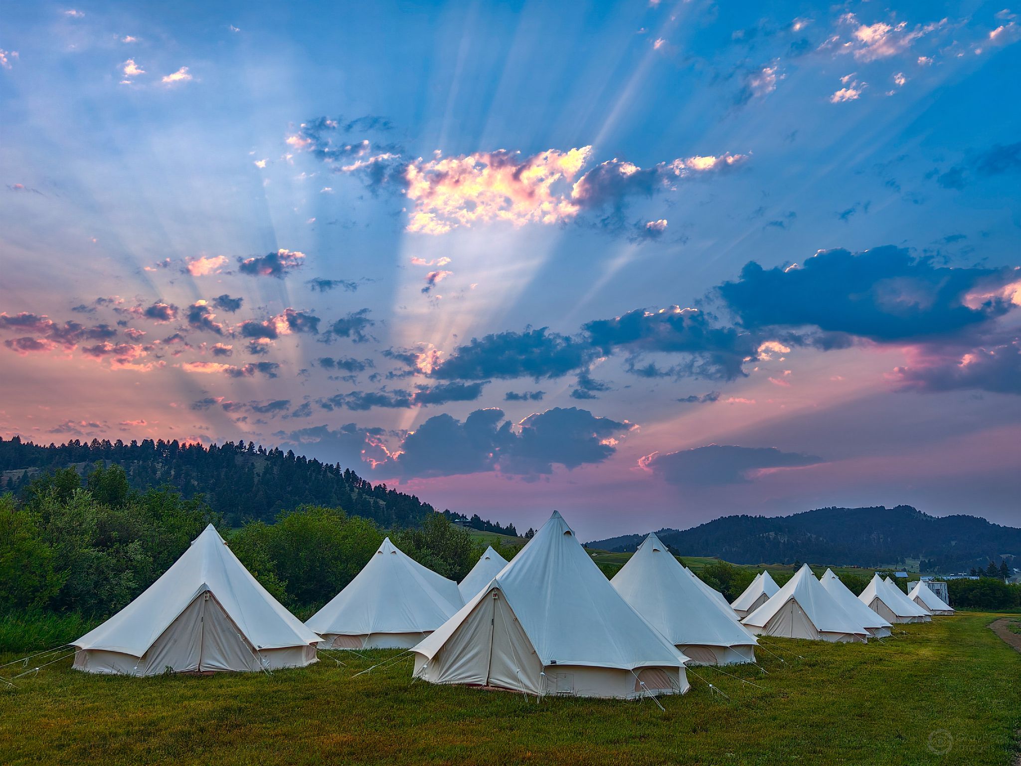 Canvas Tents vs. Permanent Structures: Why Starting Small Wins for New Glamping Brands